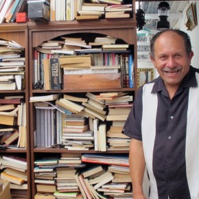 Bogota’s bibliophile trash collector who rescues&nbsp;books