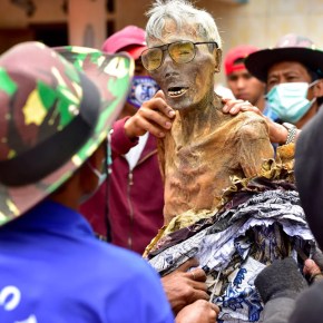 Would you hang out with your dead relatives? It might be&nbsp;life-changing